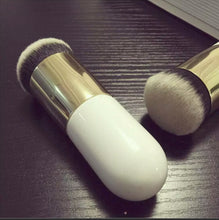 Load image into Gallery viewer, Kabuki Brush: light weight soft kabuki
