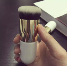 Load image into Gallery viewer, Kabuki Brush: light weight soft kabuki
